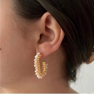 Brand new pearl detail earrings!!